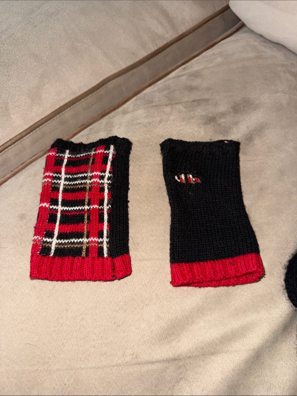 Black and Red Plaid Knit Fingerless Gloves - Women Sweaters